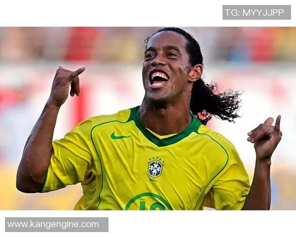 足球明星之子颜值爆表引发热议网友纷纷点赞其帅气外貌和运动天赋