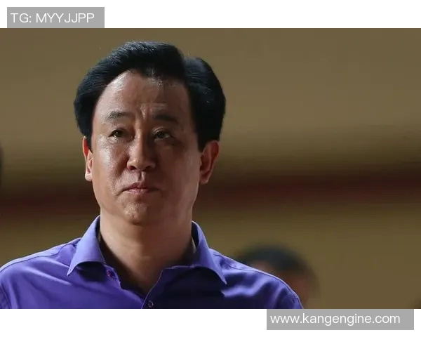 许家印与足球明星的传奇故事：从商界巨头到绿茵场的梦想追逐