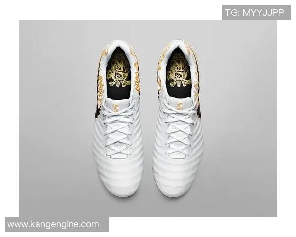 足球明星专属系列足球鞋引领潮流助力球场表现的完美选择