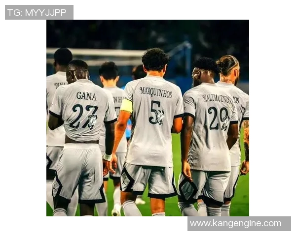 足球明星们开启直播新潮流与粉丝互动的精彩瞬间