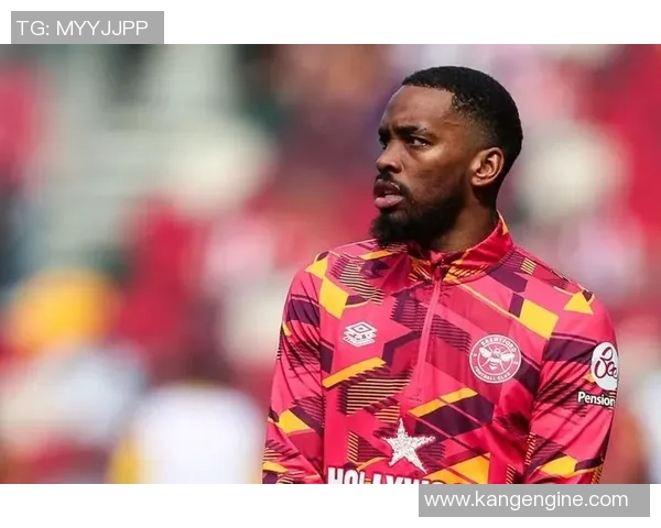 足球明星的随性魅力与帅气风范展现运动场上的无限风采