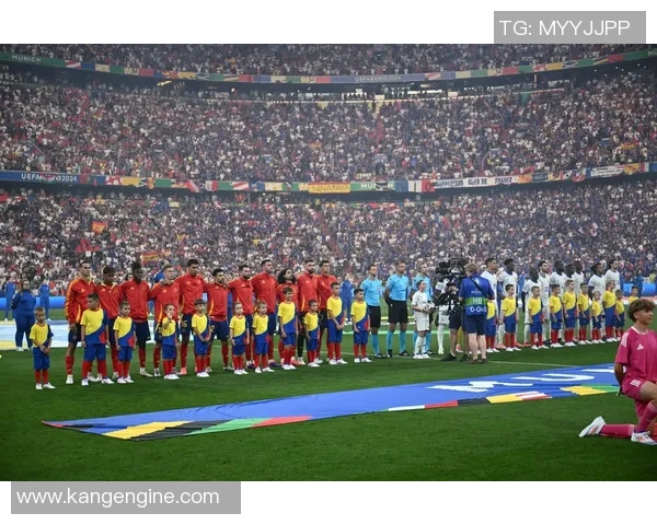 足球明星齐聚赛场精彩对决引发全球热议与期待 足球明星齐聚赛场精彩对决引发全球热议与期待