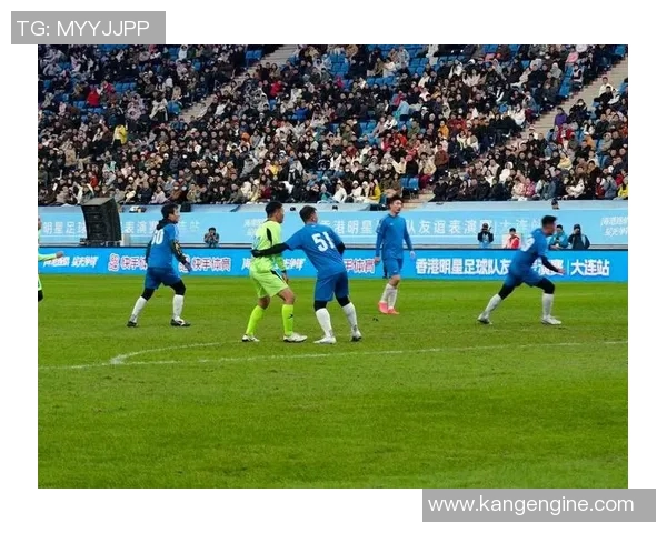 足球明星15号高清照片展现球场风采与激情瞬间的完美捕捉 足球明星15号高清照片展现球场风采与激情瞬间的完美捕捉